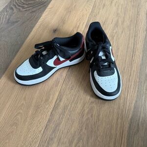 Nike Air Force 1 Low Grade School Lifestyle Shoe - Size 2Y - LIKE NEW